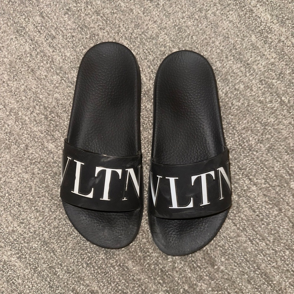 Valentino, VLTN black rubber slides